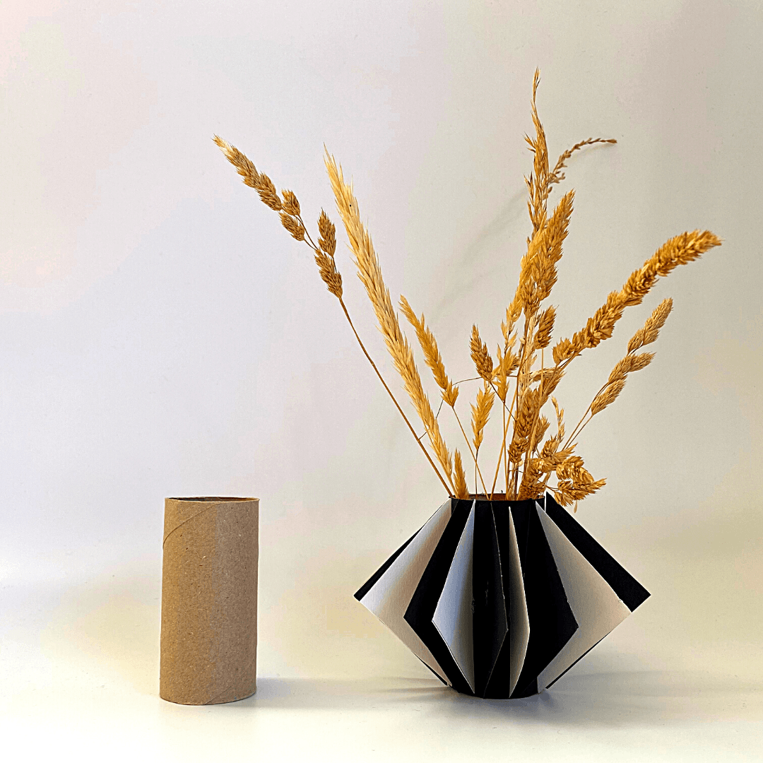 DIY avec un rouleau de papier toilette : un vase pour fleurs séchées - Popee