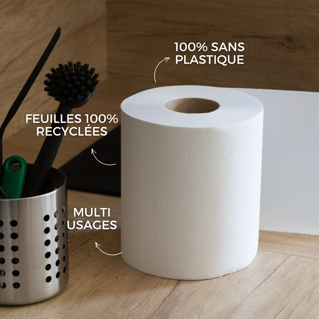 Bobine Popee sans plastique, multi-usages, 100 % recyclée, posée dans une cuisine.